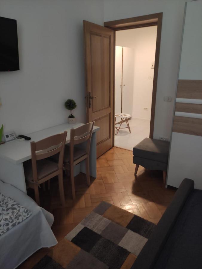 Nice Studio In Old Town Bucharest Luaran gambar